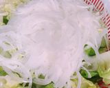 Hình bước làm 3 của món Salad bò trứng & sốt cà chua