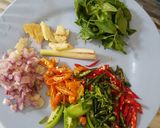 Foto langkah ke 2 dari resep Tumis Cumi Kemangi Santan Pedas Empuk.