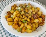 Une image de l'étape 11 de Pommes de terre sautées aux oignons nouveaux.