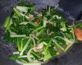 Foto langkah ke 3 dari resep Tumis Sawi Hijau Tofu Goreng Kering.