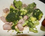 Foto del paso 4 de la receta: Brécol con salchichas y pasta de colores lacitos
