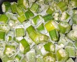 A picture of step 1 of Bhindi Bhujia.