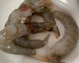 รูปขั้นตอนการทำที่ 2 ของ กุ้งผัดพริกขี้หนูราดข้าว
