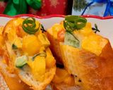 Hình bước làm 3 của món Bánh mì nướng Canape cho tiệc Giáng Sinh