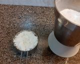 A picture of step 2 of Mini apple cinnamon pies.