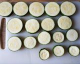 Mini pizza z cukinii krok przepisu 3 zdjęcie
