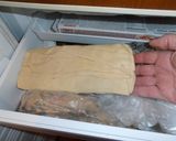 Φωτογραφία βήματος 12 της συνταγής Πιέστε τη ζύμη στις παγοκύστες και...βάλτε τη στο φούρνο. Πιτσάκια με mozzarella!