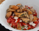 Foto del paso 3 de la receta: Salpicón de mejillones y surimi