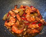Foto langkah ke 4 dari resep Caramelized Butter Garlic Prawn #FingerLickingGewd.