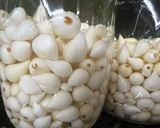 Hình bước làm 3 của món Tỏi ngâm giấm trị bệnh