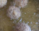 Foto del passaggio 5 della ricetta Polpette di carne tritata e ricotta al sugo
