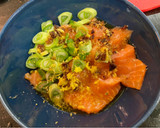 Foto del paso 2 de la receta: Salteado de verduras con sashimi de salmón marinado
