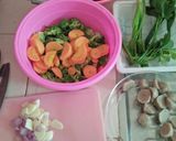 Foto langkah ke 1 dari resep Sayur Sop Bakso Mudah.