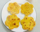 Hình bước làm 4 của món Hoa trái tim