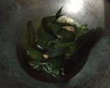 Foto langkah ke 4 dari resep Ayam Goreng Pandan.