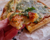 Foto del paso 12 de la receta: Focaccia casera de boloñesa, queso y pesto