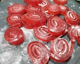 Foto langkah ke 6 dari resep Permen Jelly Merah Putih.