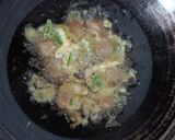 Foto langkah ke 3 dari resep Pentol Goreng Telur.