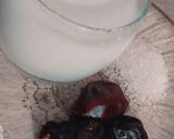 A picture of step 1 of Khajoor shake.