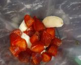 A picture of step 1 of Banana Strawberry milk Delight.