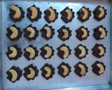 Foto langkah ke 7 dari resep Kukis coklat kacang mede.