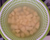 Hình bước làm 1 của món Canh khoai lang thịt bằm nấu nước xương gà