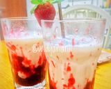 Foto langkah ke 3 dari resep Korean Strawberry Milk 🍓.