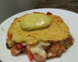 Foto del paso 13 de la receta: Arepa rellena de salchicha, pimentón, cebolla y queso🥯🌭🧀