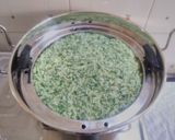 A picture of step 4 of Instant spinach dhokla with green chutney.