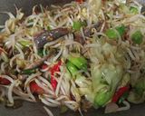 Foto langkah ke 4 dari resep Tumis Kembang Turi, Tauge, Ikan Asin.