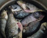 Foto langkah ke 2 dari resep Pindang ikan mas duri lunak.