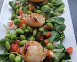 Foto del paso 11 de la receta: Ensalada de edamame con vieiras y mayonesa picante de su coral