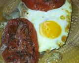 Foto del paso 5 de la receta: Huevos al plato con tomate y cebolla