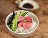 A picture of step 3 of 🐟 Maguro don - Blue fin tuna sashimi on bowl of rice.