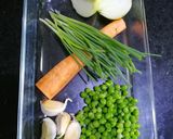 A picture of step 1 of Homemade Chicken burger with vegetables.