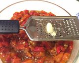 Foto del paso 4 de la receta: Ensalada de pimientos rojos y tomates asados a "la dieta mediterránea"