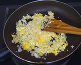 Foto langkah ke 5 dari resep Nasi goreng mentega.