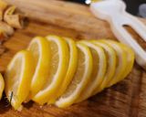 A picture of step 3 of “Omicron Drinks” Honey Lemon with Figs “Omicron 飲品” 無花果檸檬蜂蜜水.