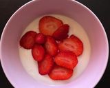 Foto del paso 1 de la receta Bol de fresas y yogur con sésamo🍓