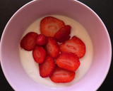 Foto del paso 1 de la receta: Bol de fresas y yogur con sésamo🍓