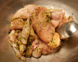 Foto del paso 8 de la receta: Filetillos de pollo, a la plancha, con curry y cúrcuma