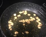 Foto del paso 4 de la receta Revuelto de gulas y bocas de mar (surimi)