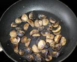 Burgonya ágyon sült gomba recept fázis 3 fotója