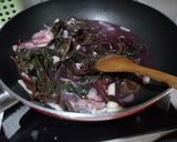 Foto langkah ke 5 dari resep Tumis Bayam merah dan jamur shimeji.