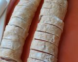 Foto del paso 3 de la receta: Canapés de tortilla francesa, canapés de salami