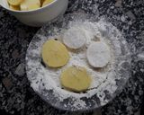 Foto del paso 4 de la receta: Filetes de merluza, patatas y guisantes en salsa verde