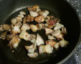 Hình bước làm 3 của món Thịt rang cháy cạnh