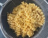 Hình bước làm 3 của món Mỳ xào bầu dục
