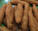 A picture of step 5 of Semolina crispy fingers.