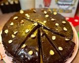 صورة لخطوة 5 من وصفة تورته شوكولاته بصوص رهيب 🎂